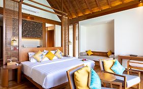 Furaveri Island Resort Y Spa